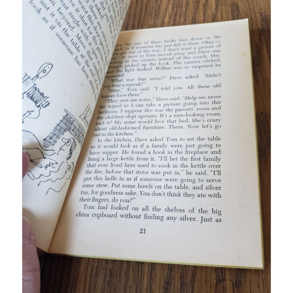 Ghosts Who Went to School Illustrated Paperback By Spearing, Judith - Picture 8 of 9